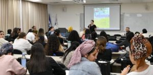 סטודניות בכנס ההכלה עם לישי סיטבון